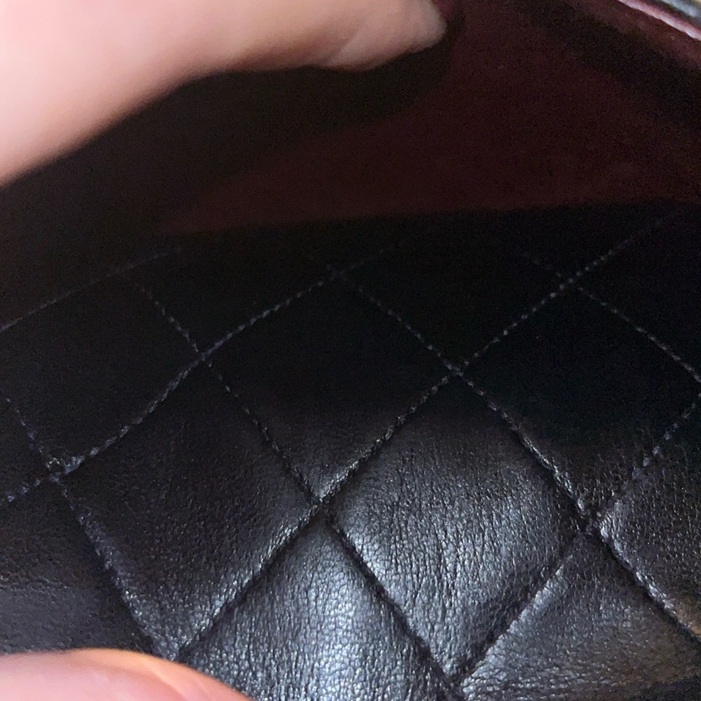 CHANEL Black Quilted Leather Shoulder Bag with Gold Chain - Picture 8 of 13